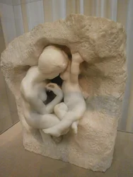 Joven madre en la gruta